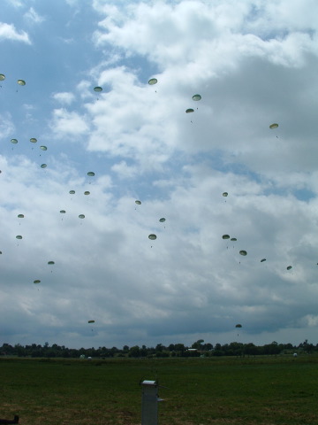 paratroopers_descending